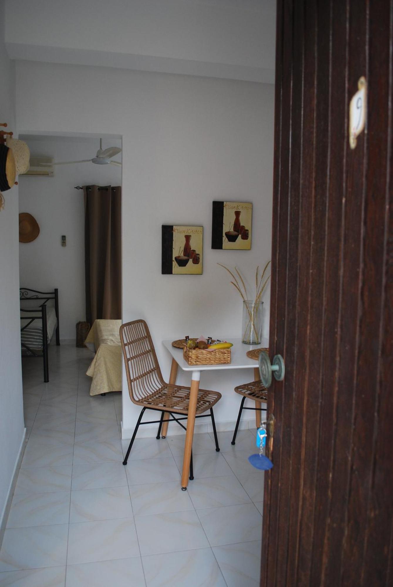 Sunset Rooms Agia Marina  외부 사진