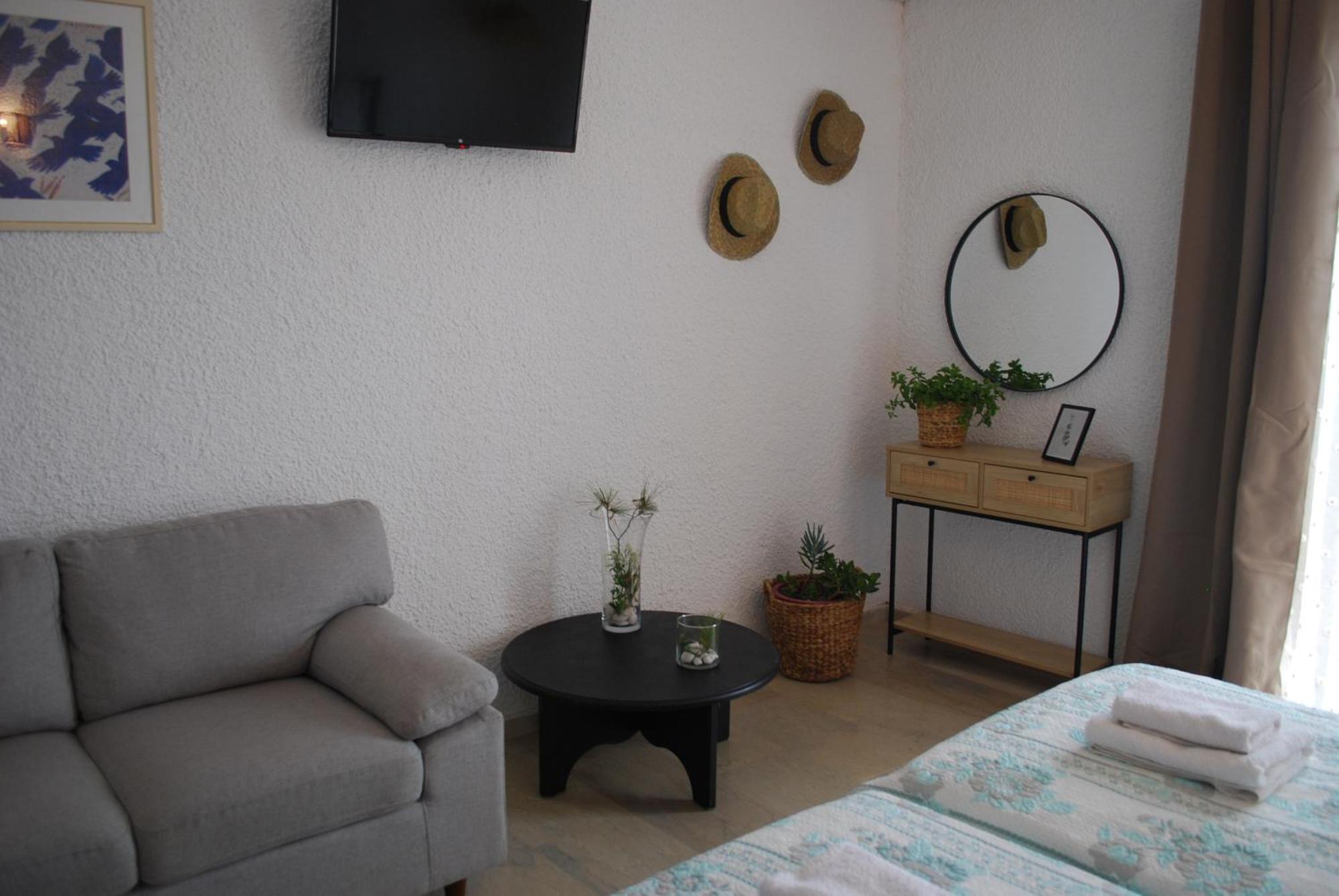 Sunset Rooms Agia Marina  외부 사진