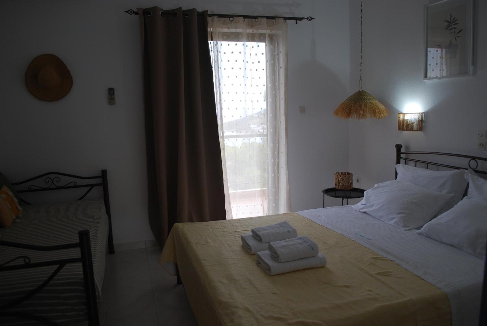 Sunset Rooms Agia Marina  외부 사진