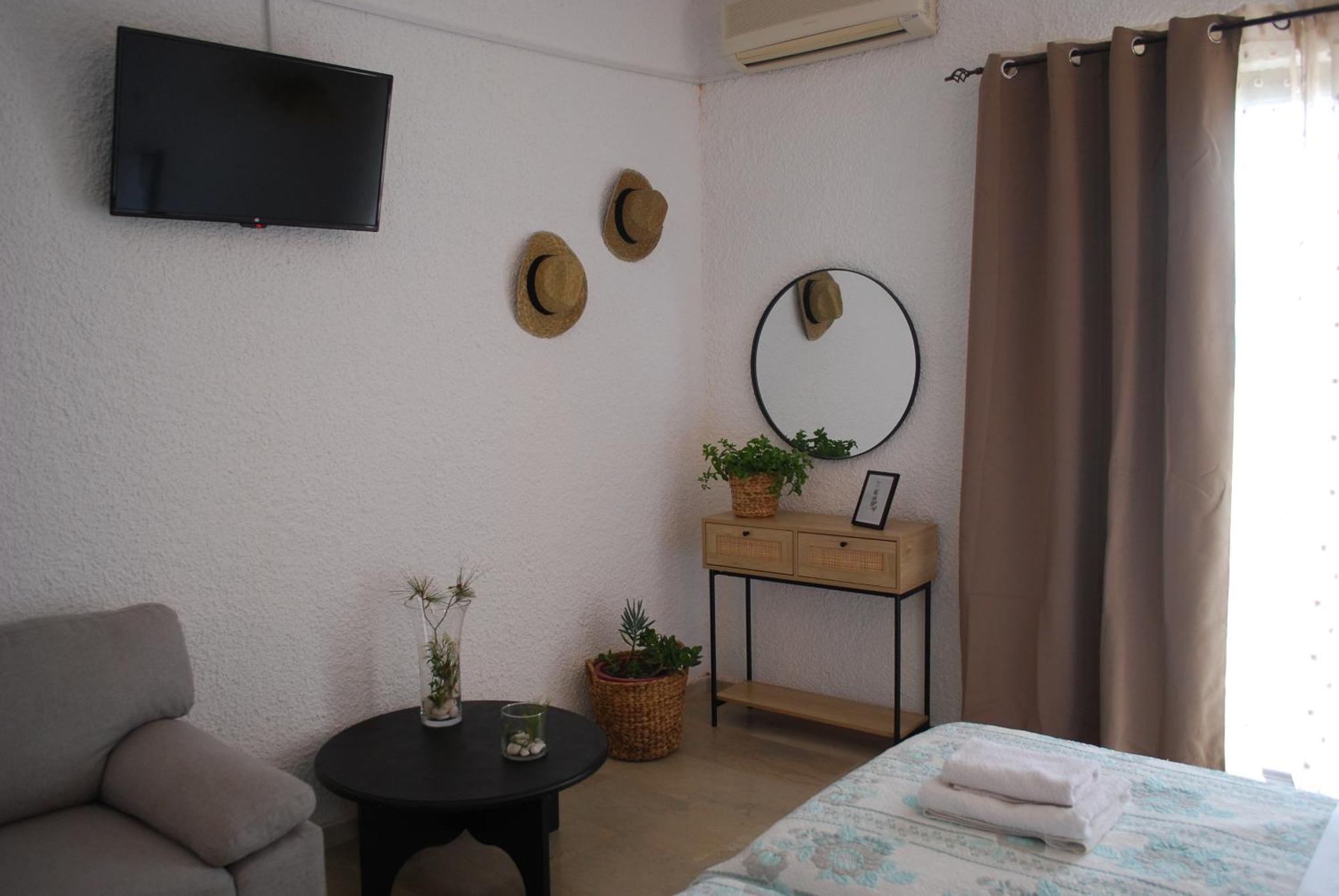 Sunset Rooms Agia Marina  외부 사진