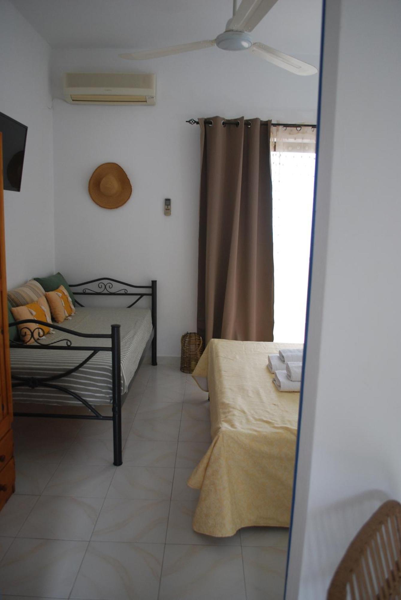 Sunset Rooms Agia Marina  외부 사진