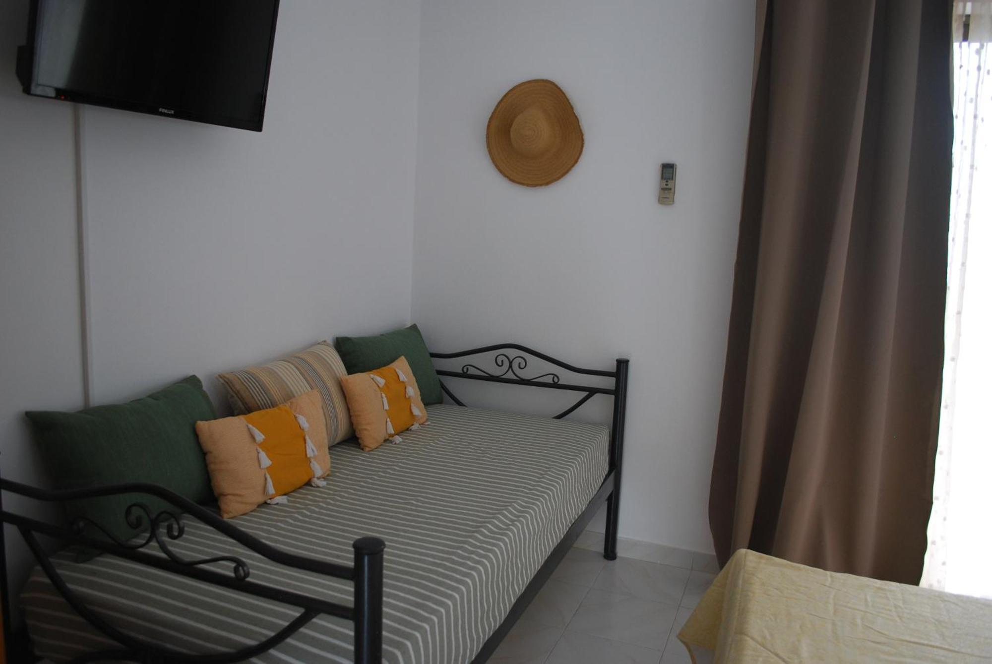 Sunset Rooms Agia Marina  외부 사진