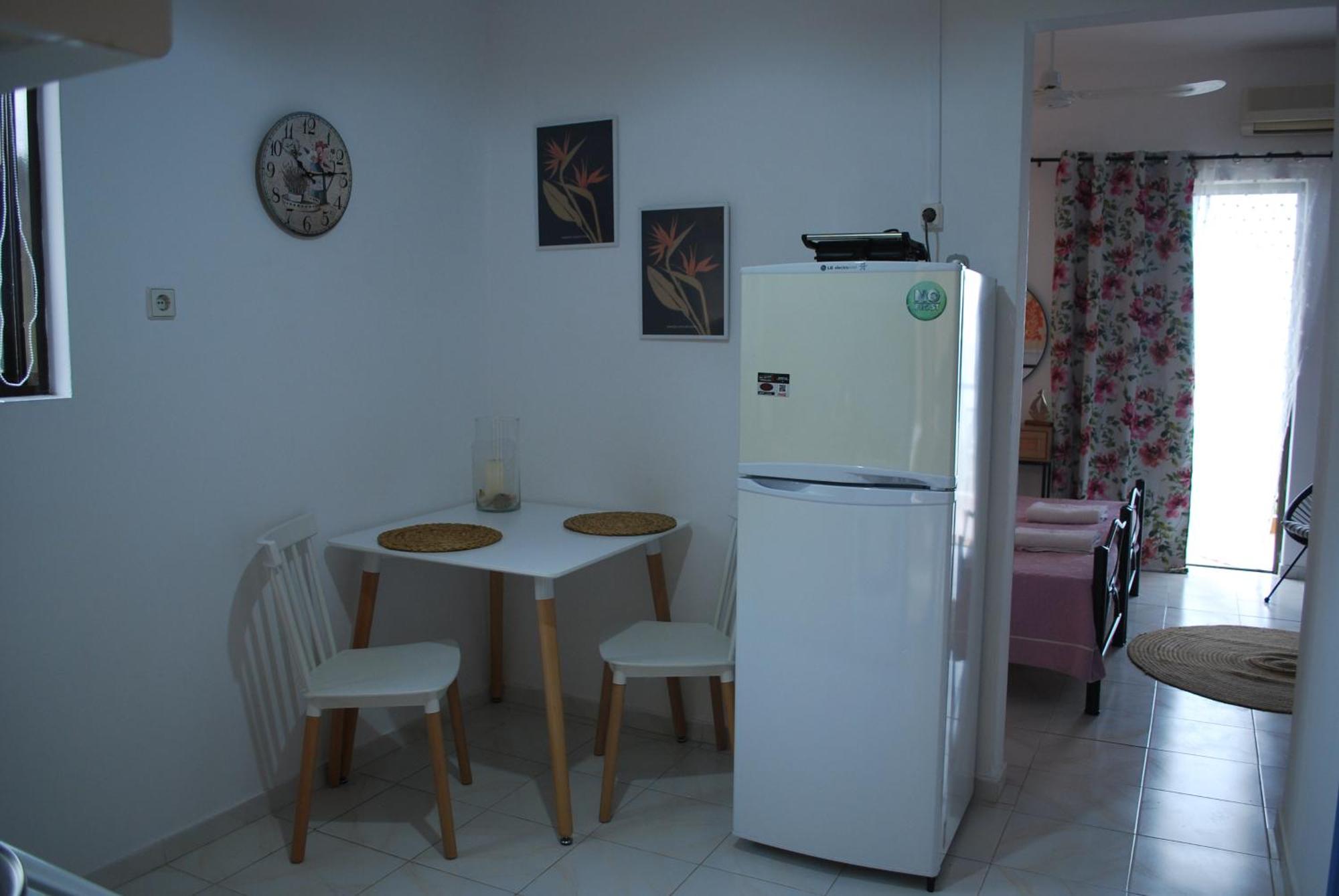 Sunset Rooms Agia Marina  외부 사진